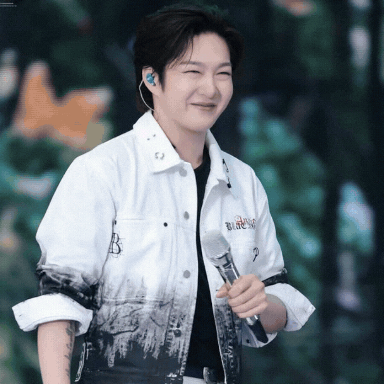 Behind-the-scenes cut of Lee Changsub (BTOB)