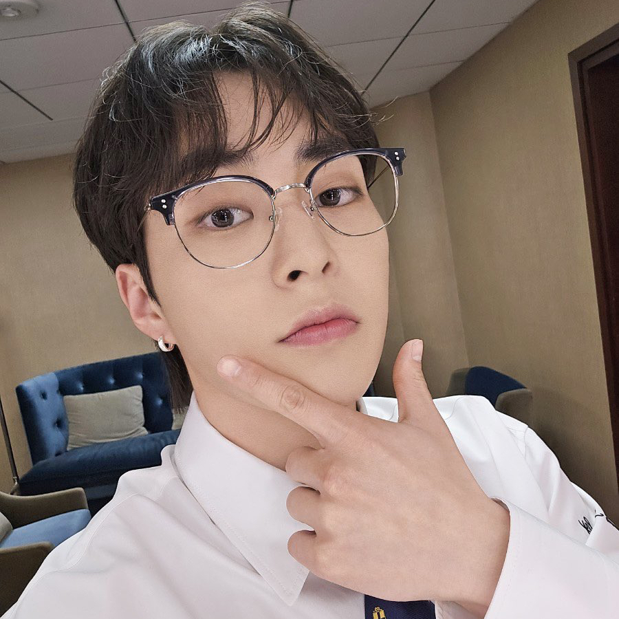 Potret di balik layar EXO