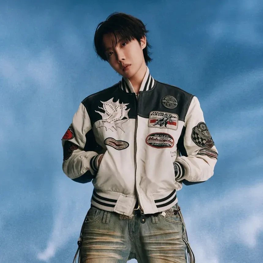 Momen yang diabadikan oleh penggemar j-hope (BTS)