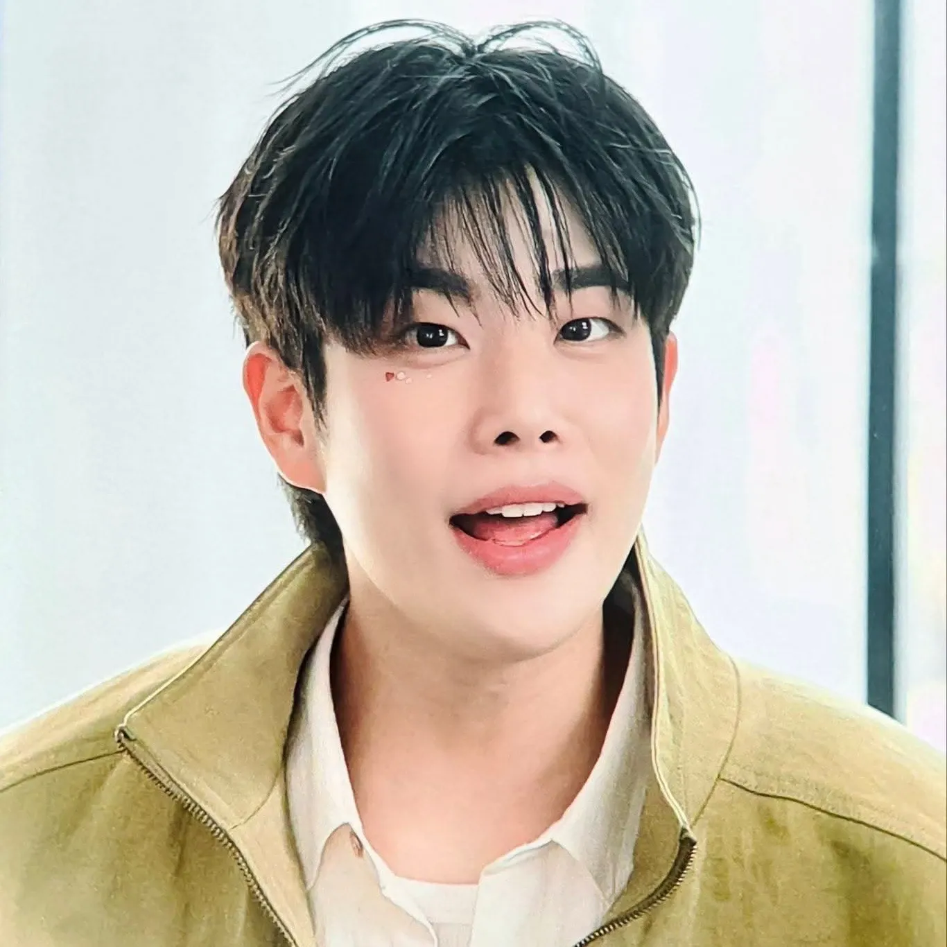 A moment captured by MJ (ASTRO)'s fan