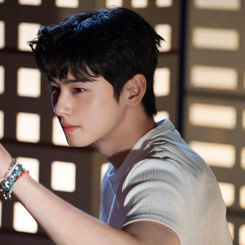 Latest photo of Eunwoo (ASTRO)