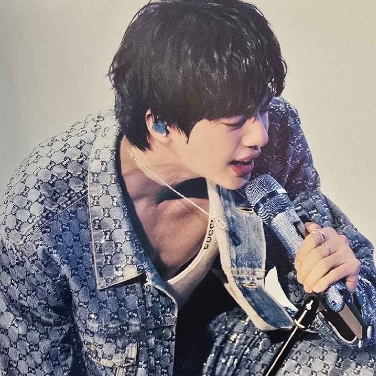 진 (방탄소년단)의 최신 사진