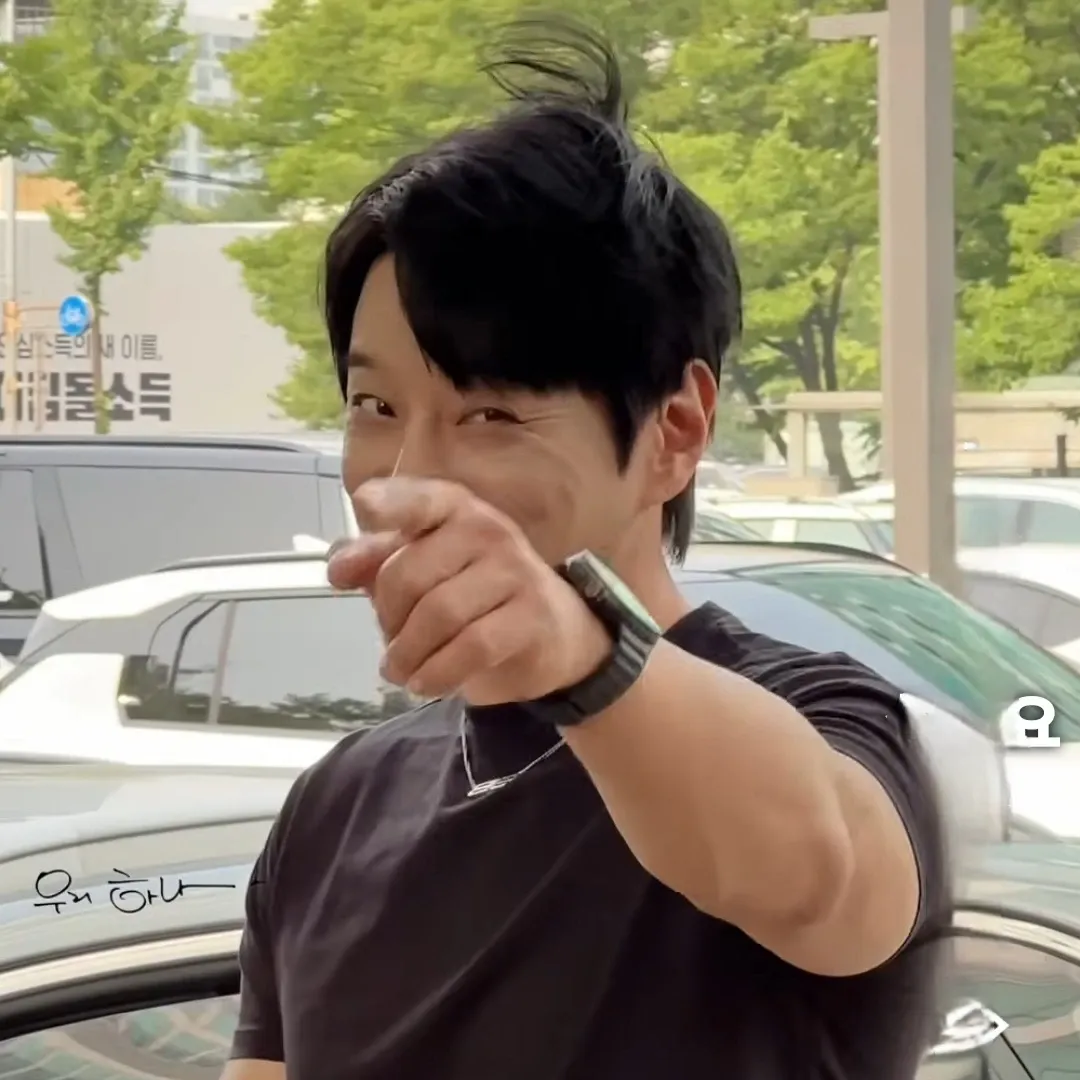 A moment captured by Hwang Chiyeol's fan
