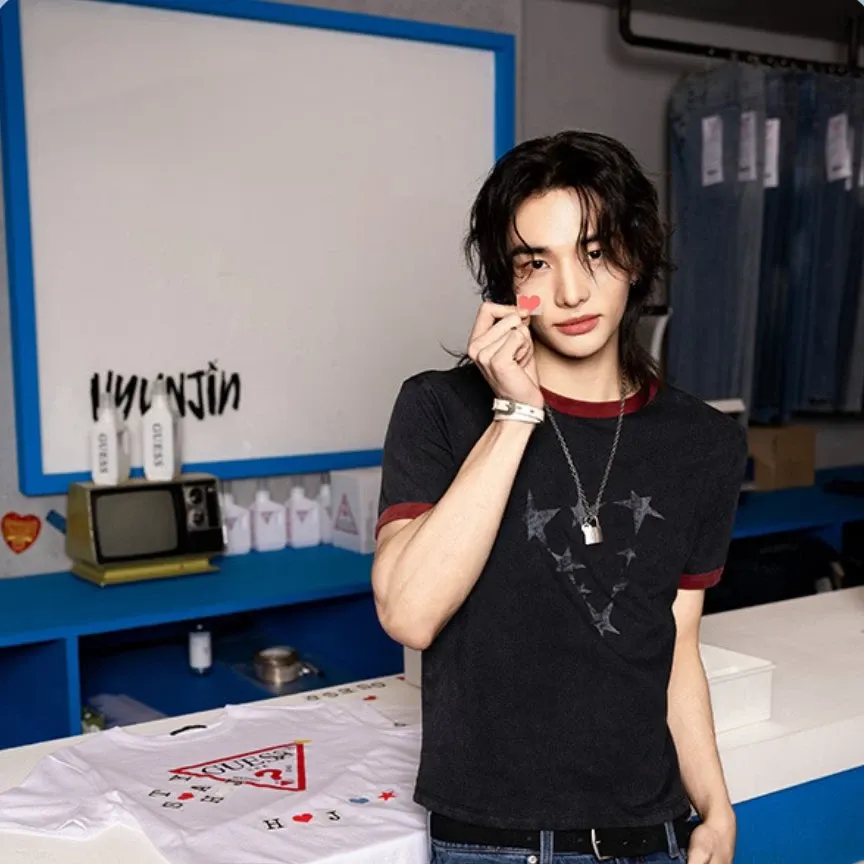 현진 (Stray Kids)의 비하인드 컷