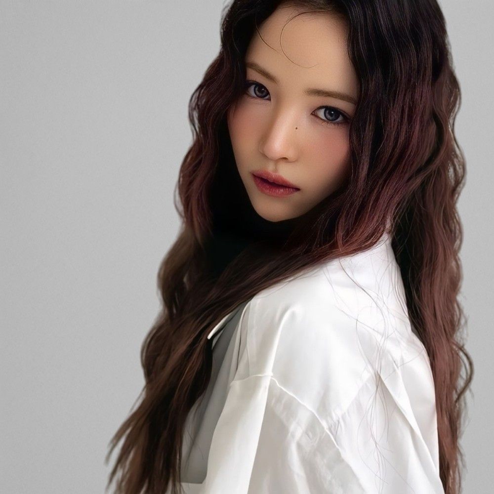 Recent activity shot of Maya (NiziU)