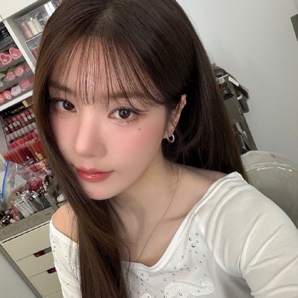 Behind-the-scenes cut of Kwon Eunbi