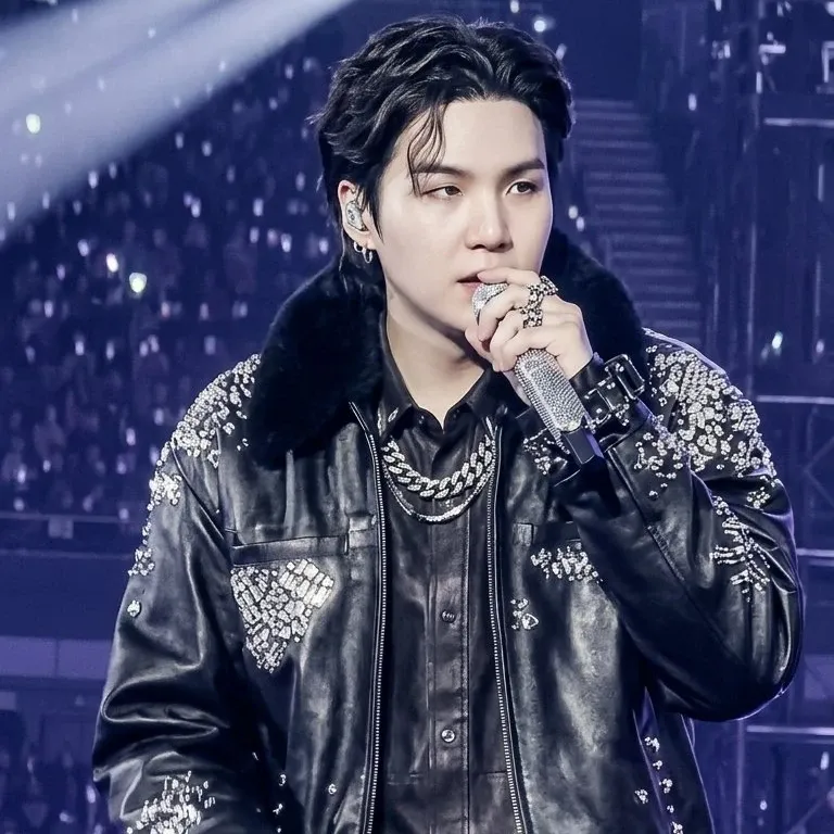 Foto terbaru SUGA (BTS)