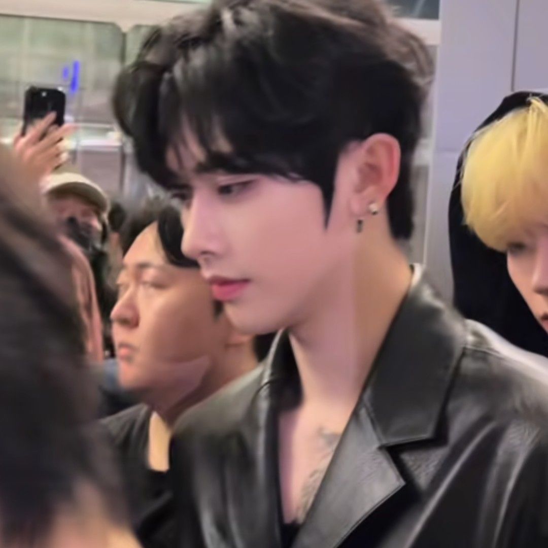 A moment captured by Ricky (ZEROBASEONE)'s fan