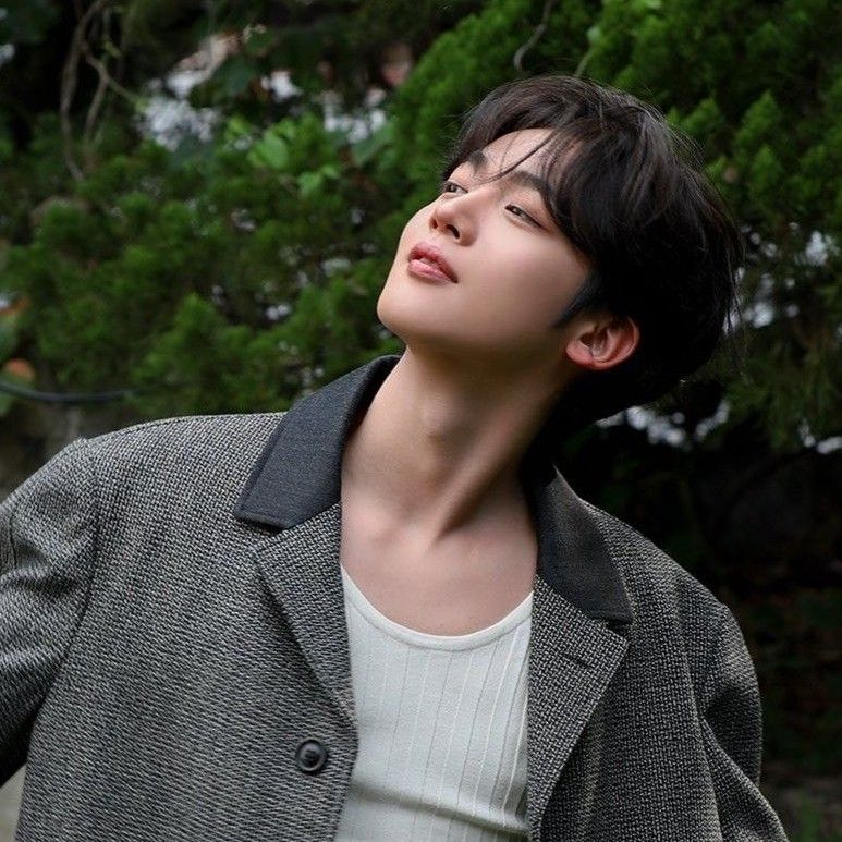 Behind-the-scenes cut of Kim Yohan (WEi)