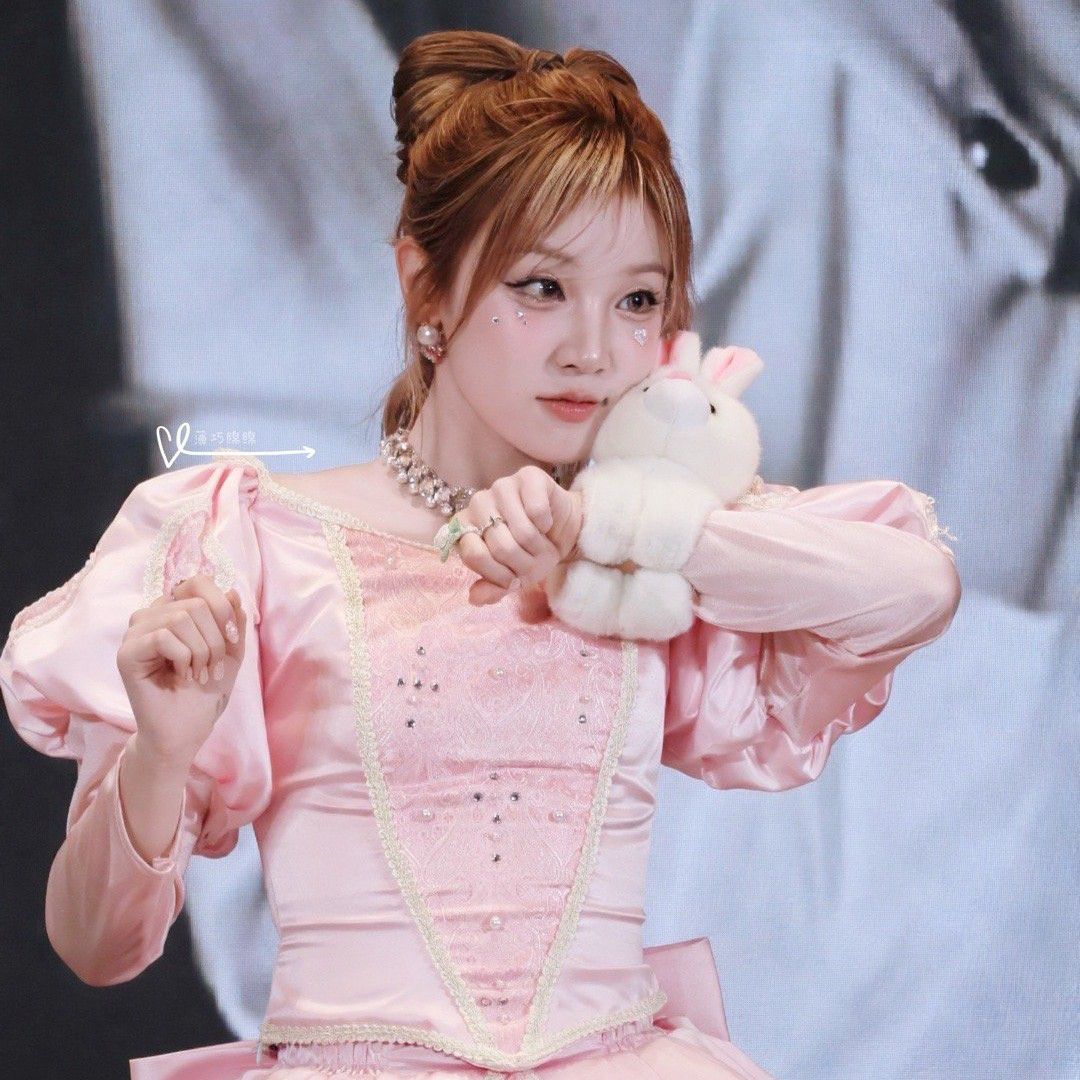 Behind-the-scenes cut of Yuqi (i-dle)