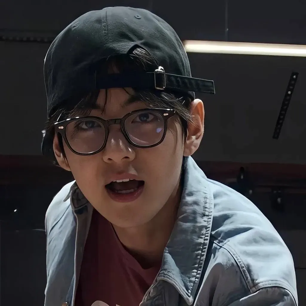 Latest photo of V (BTS)