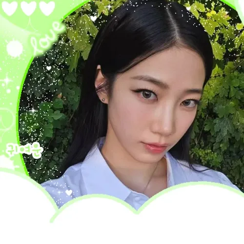 Latest photo of LE SSERAFIM