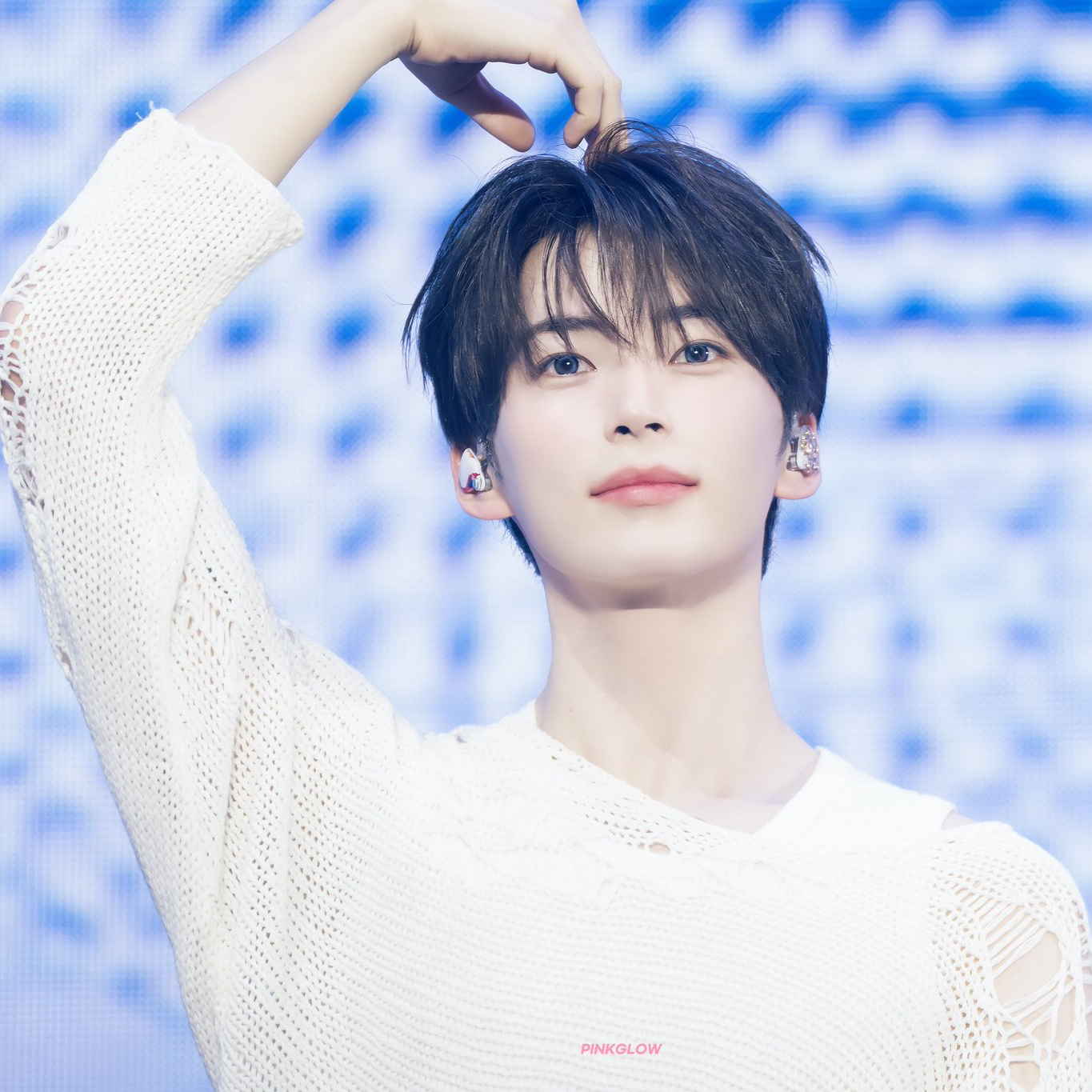 Latest photo of Sung Hanbin (ZEROBASEONE)