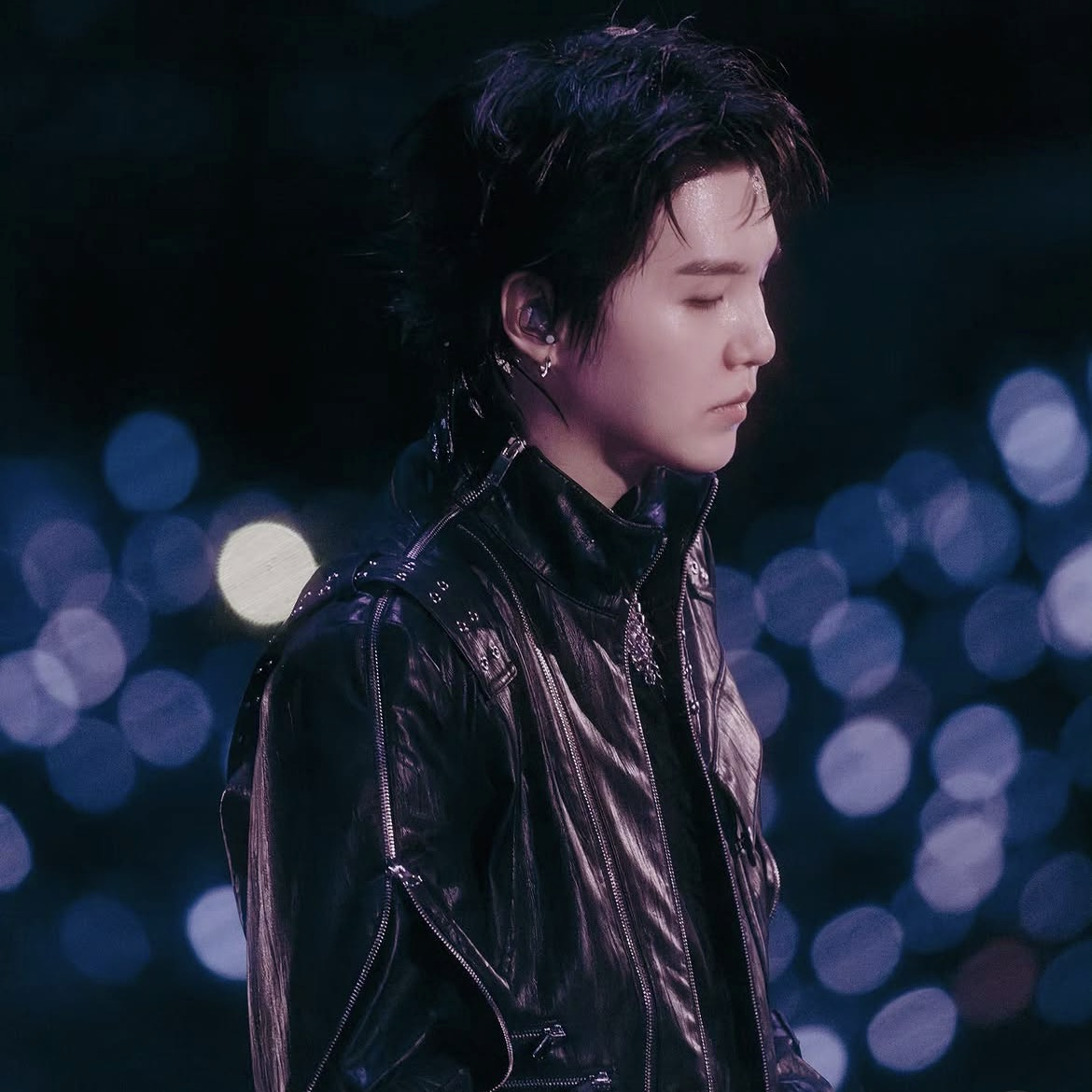 Foto aktivitas terbaru SUGA (BTS)