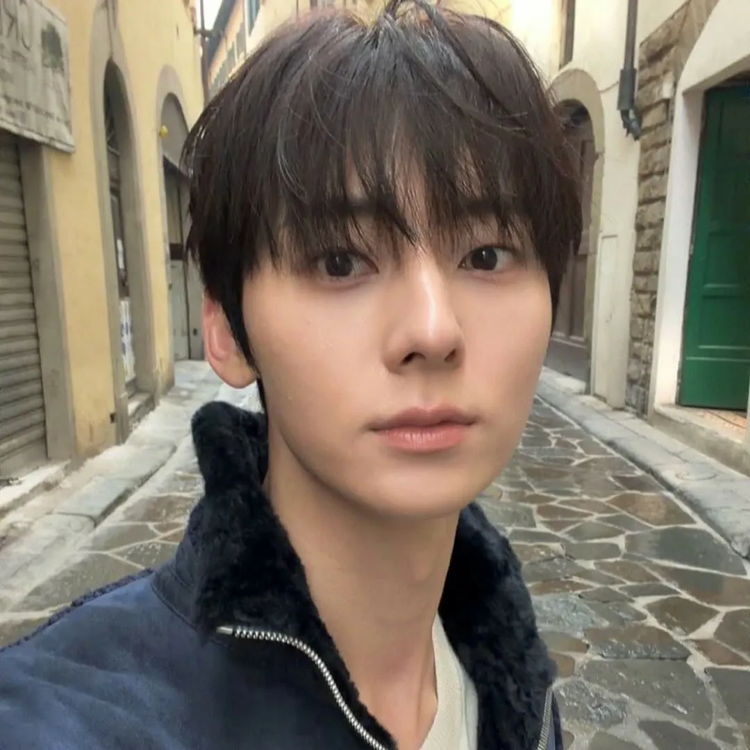 A moment captured by Hwang Minhyun's fan