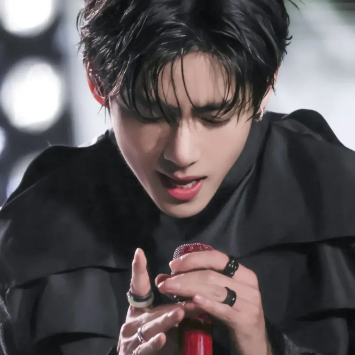 뷔 (방탄소년단) 최근 활동샷