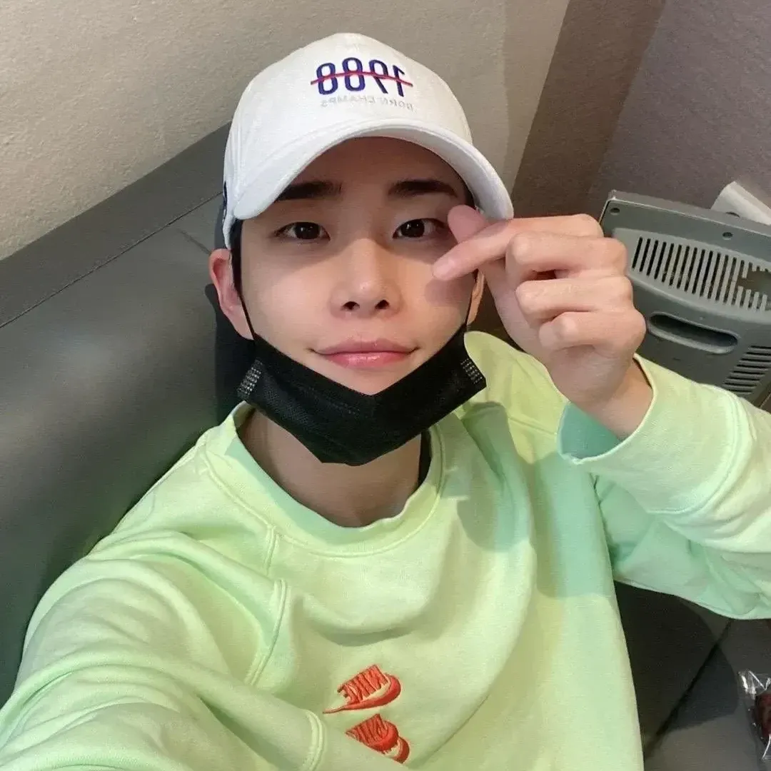 A moment captured by MJ (ASTRO)'s fan