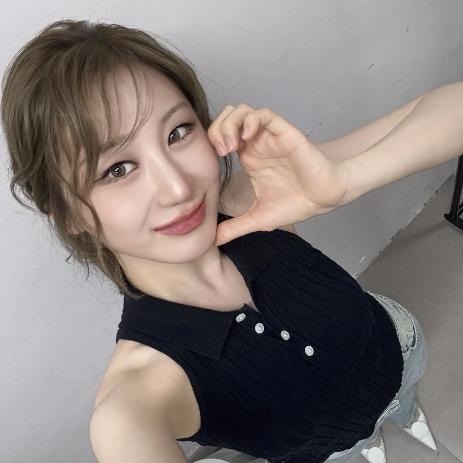 Recent activity shot of Lee Chaeyeon