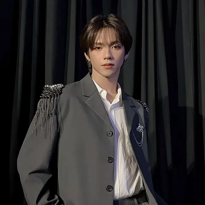 A moment captured by JL (AHOF)'s fan