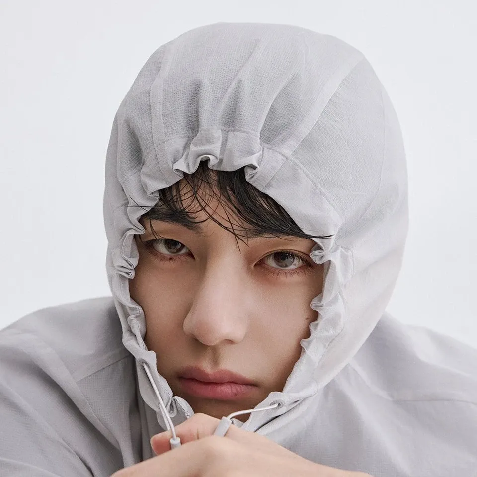 Foto aktivitas terbaru V (BTS)