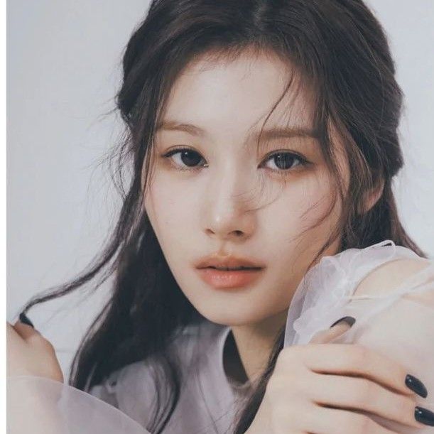 Foto terbaru Sana (TWICE)