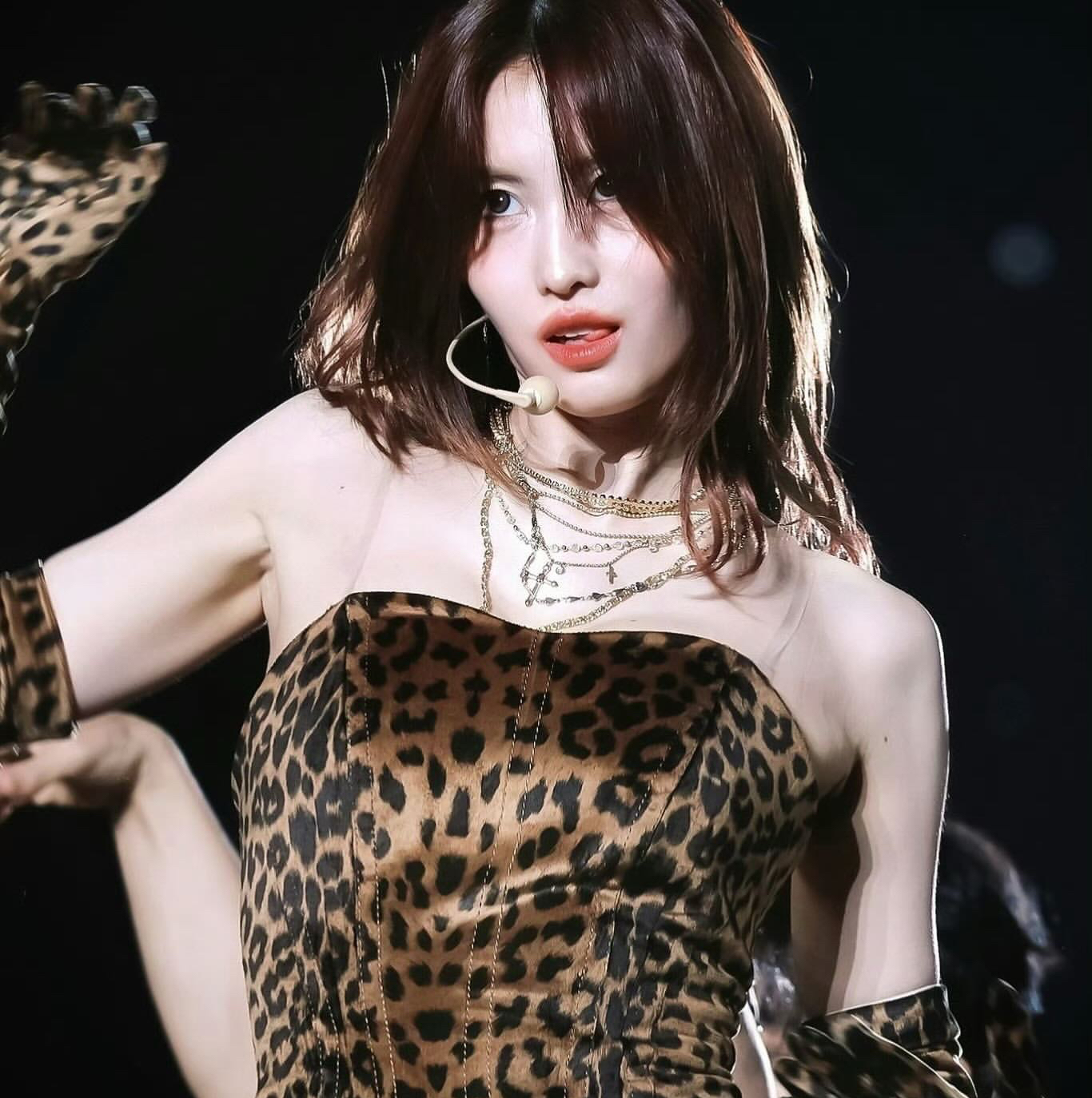 모모 (TWICE)의 비하인드 컷