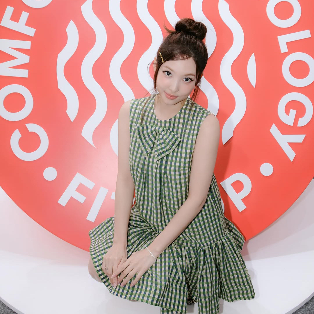 A moment captured by Nayeon (TWICE)'s fan