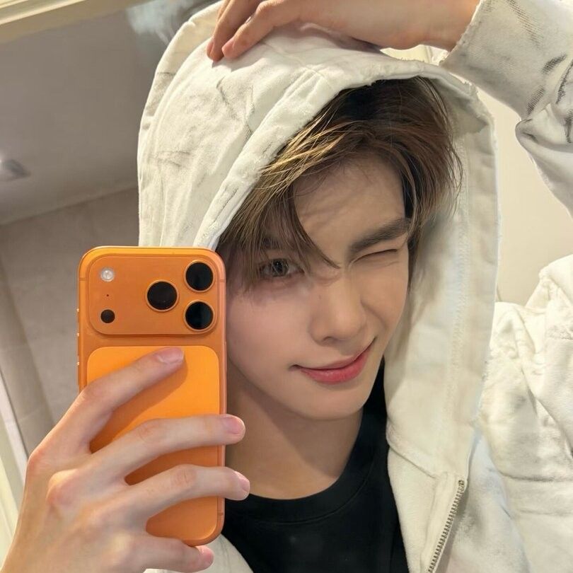 A moment captured by NouerA's fan