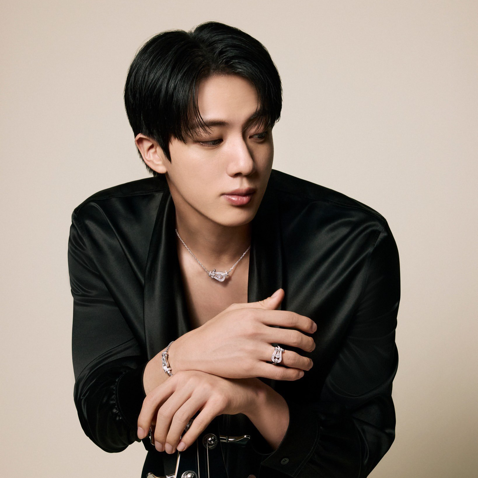 진 (방탄소년단)의 최신 사진