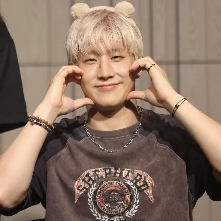 A moment captured by Jinjin (ASTRO)'s fan