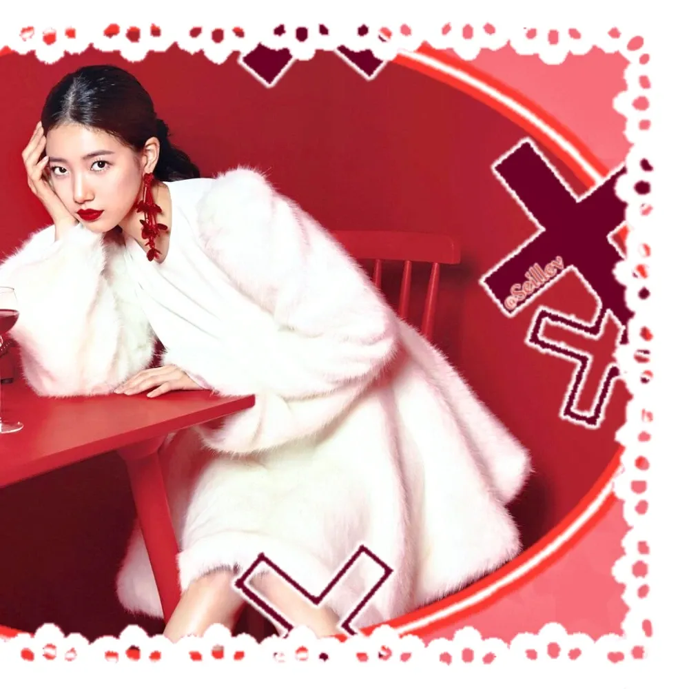 A moment captured by Suzy's fan