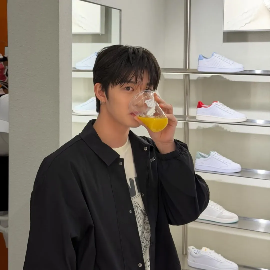 Behind-the-scenes cut of Bae Jinyoung