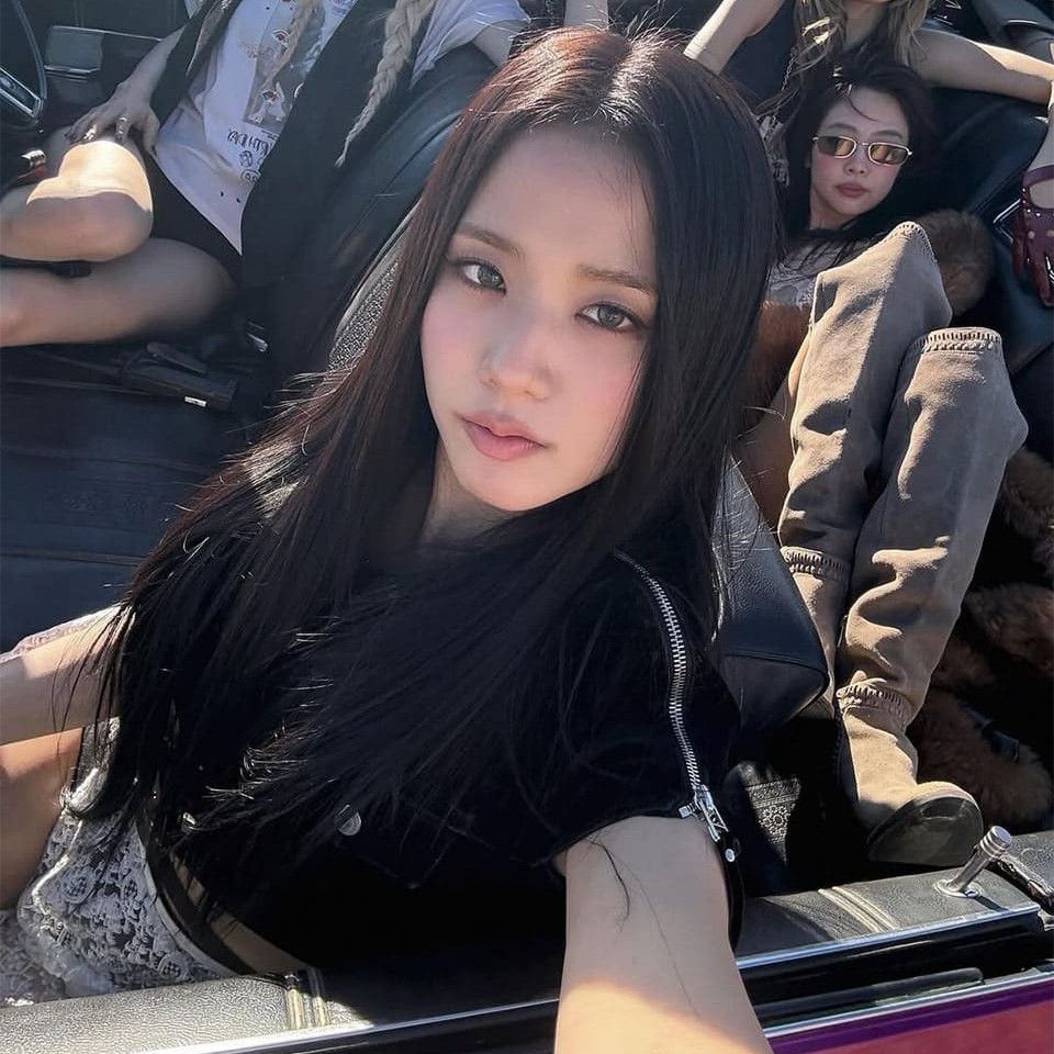 Foto aktivitas terbaru Jisoo (BLACKPINK)