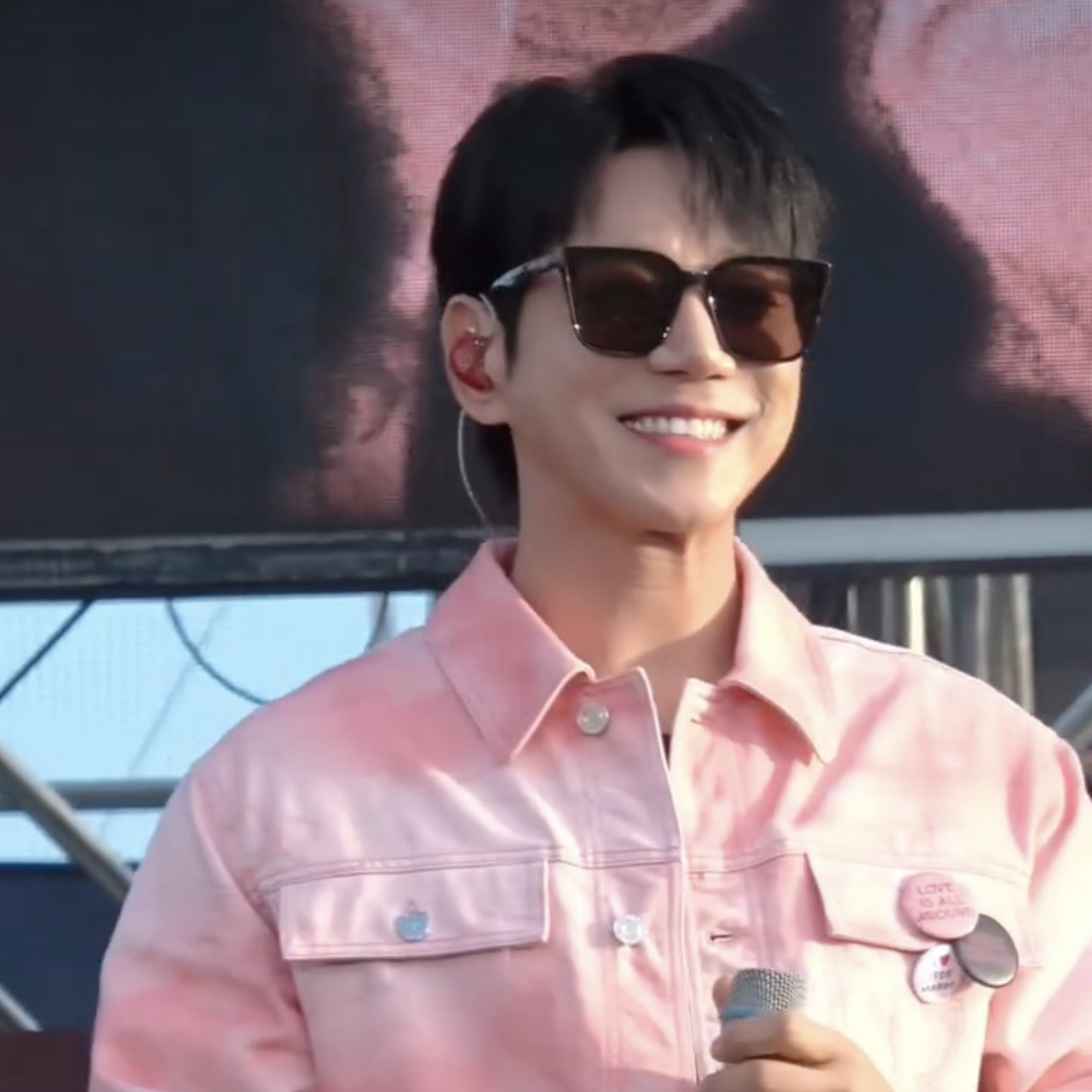 Behind-the-scenes cut of Hwang Chiyeol