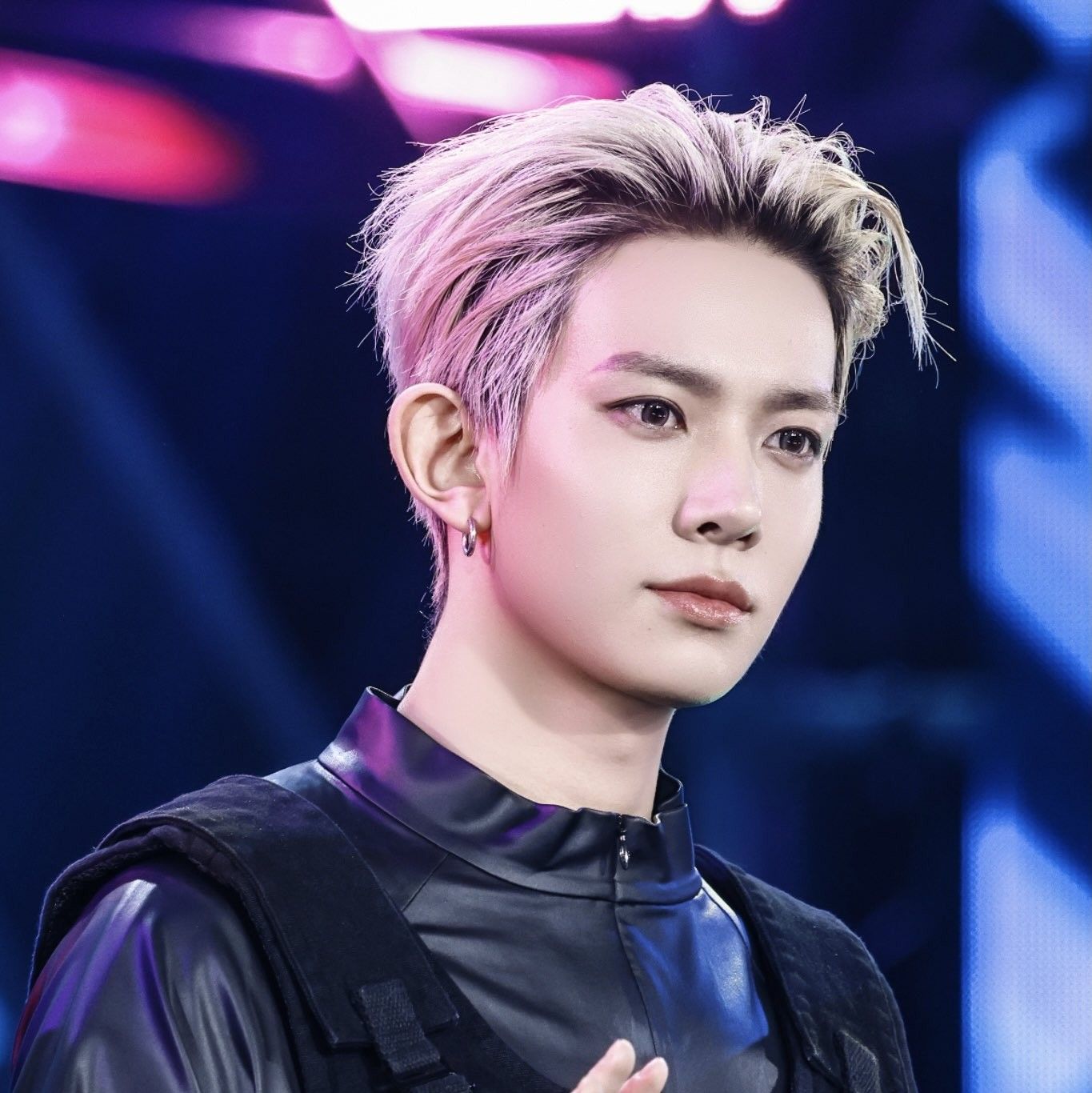 Latest photo of Heeseung (ENHYPEN)