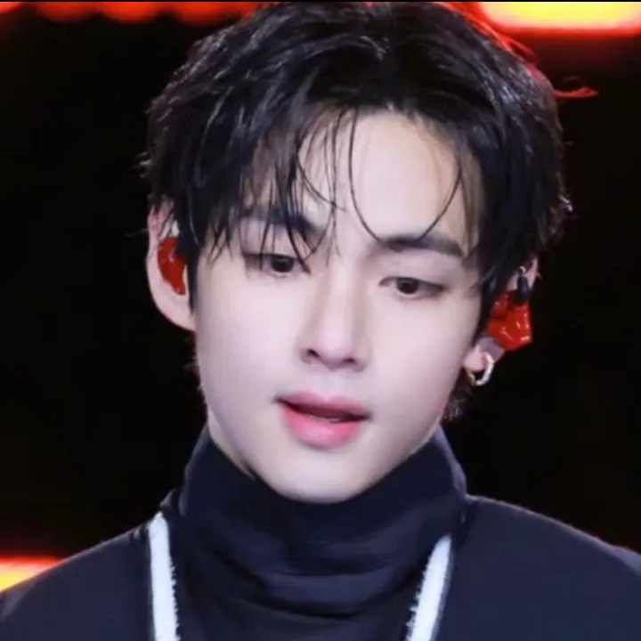 Foto aktivitas terbaru V (BTS)