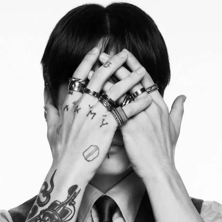 Foto aktivitas terbaru Jungkook (BTS)