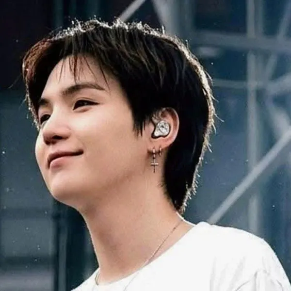 Behind-the-scenes cut of SUGA (BTS)