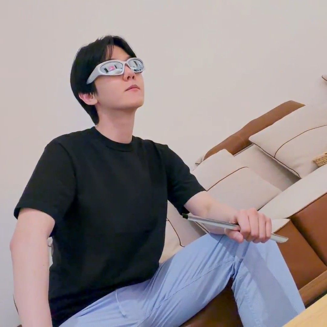 백현 (EXO) 최근 활동샷