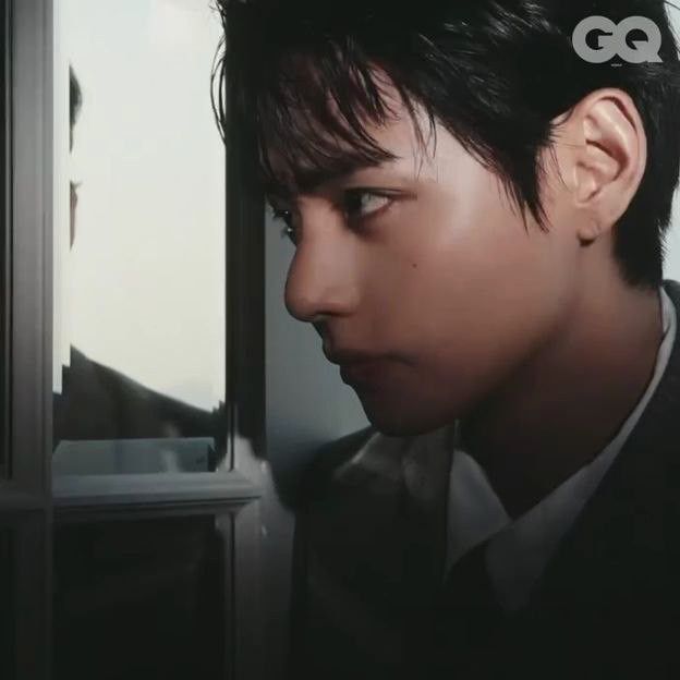 Foto aktivitas terbaru V (BTS)