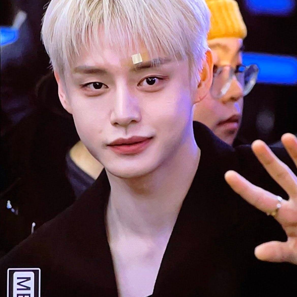 Behind-the-scenes cut of Kim Jiwoong (ZEROBASEONE)