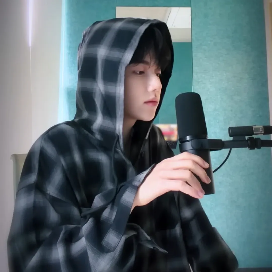 A moment captured by Zhang Hao's fan