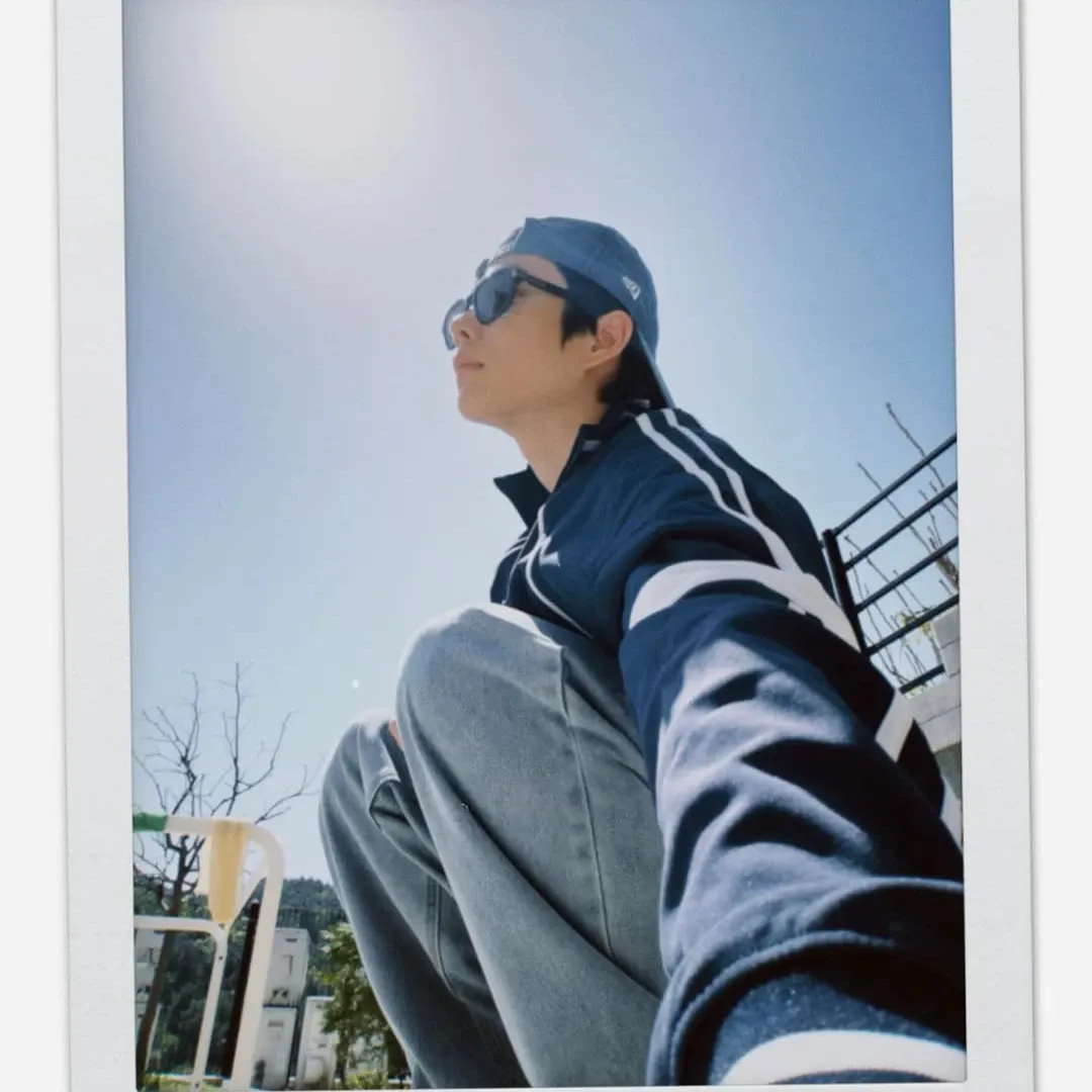 A moment captured by MJ (ASTRO)'s fan