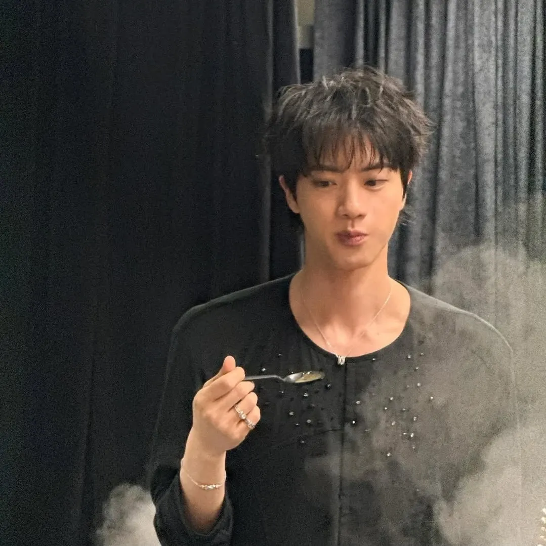 Potret di balik layar Jin (BTS)