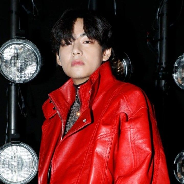 V (防弹少年团)的最新活动照片