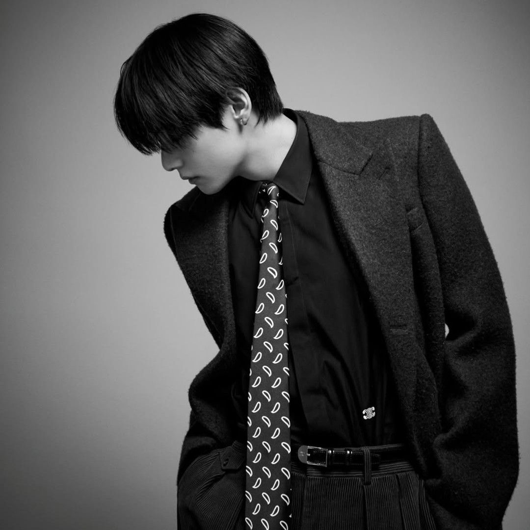 뷔 (방탄소년단)의 최신 사진