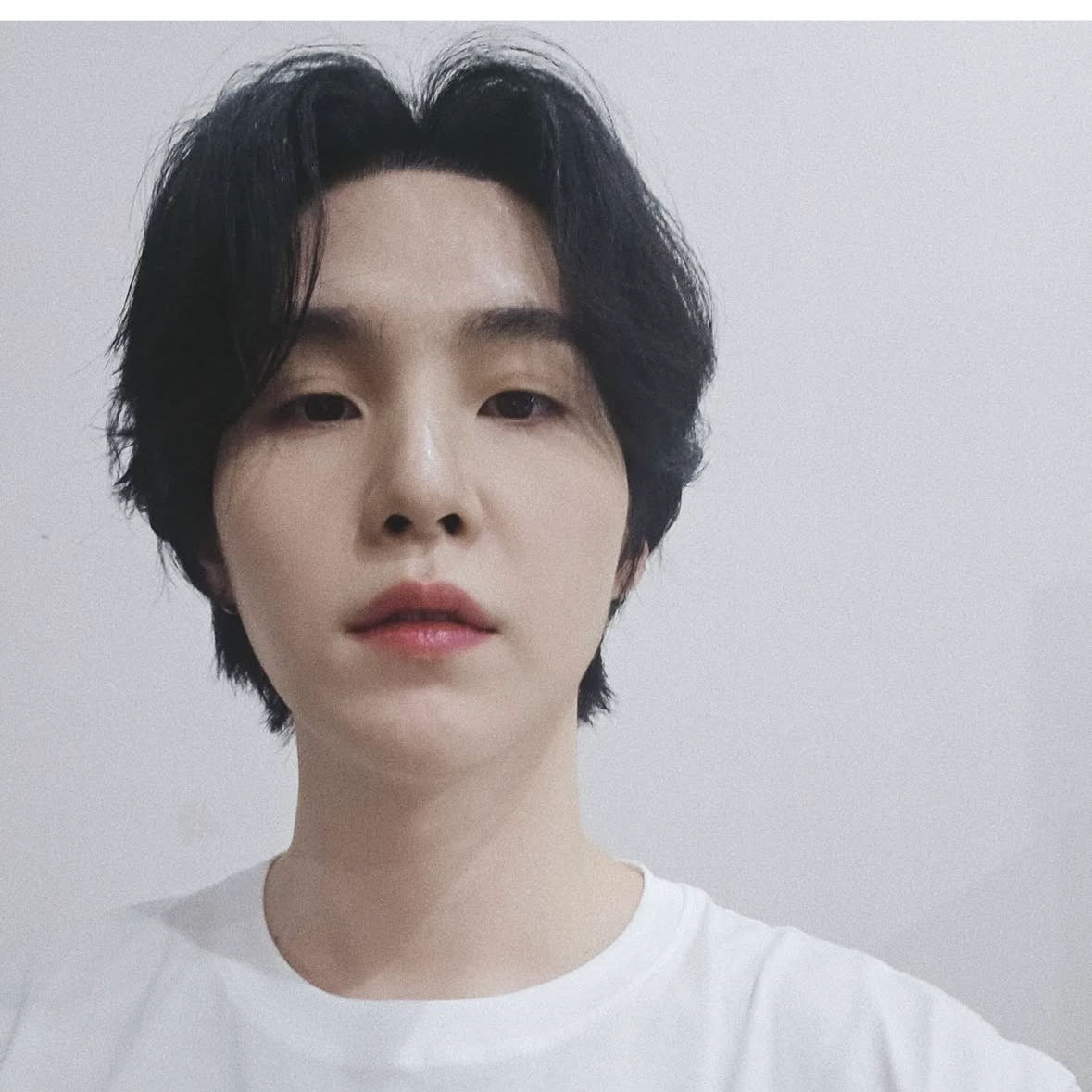 Foto aktivitas terbaru SUGA (BTS)