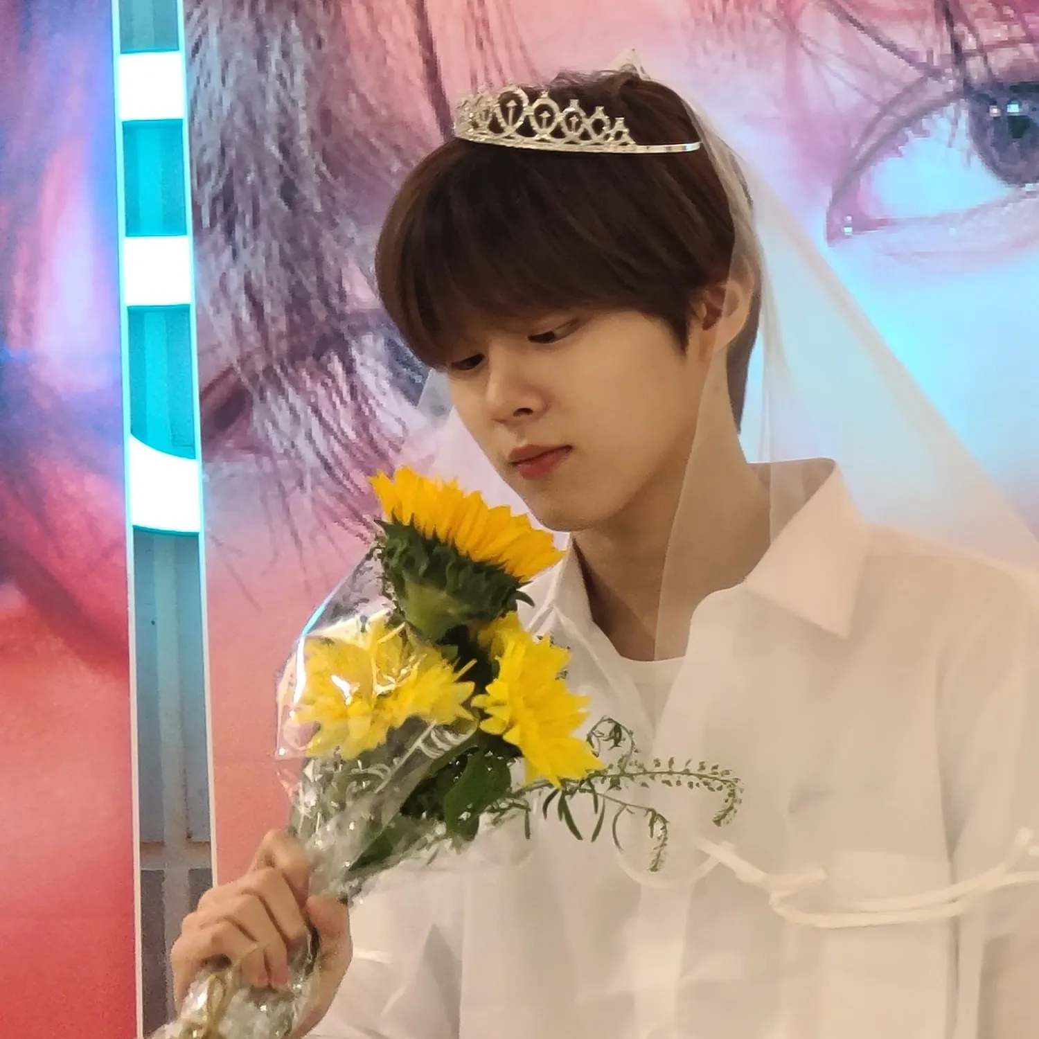 Recent activity shot of Kim Wooseok
