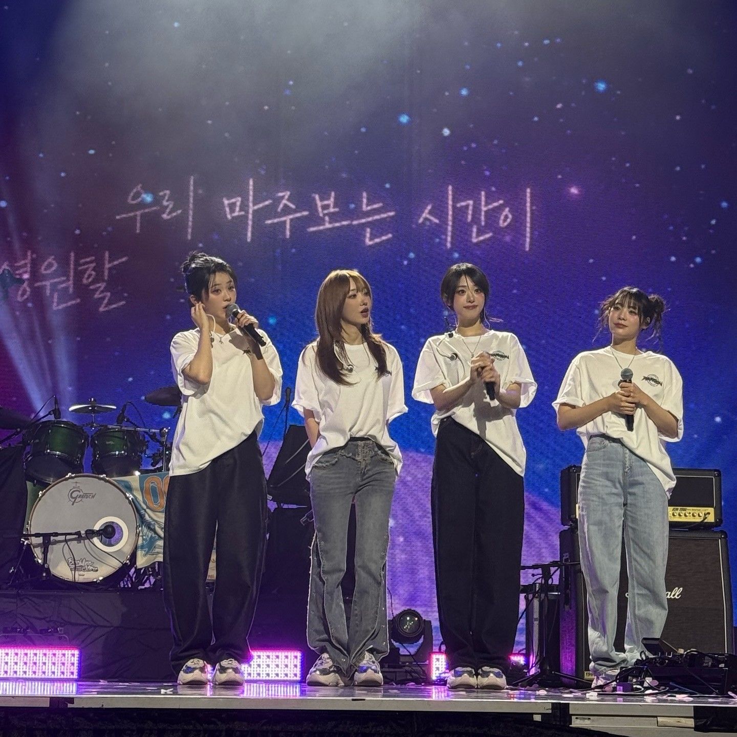 Behind-the-scenes cut of QWER