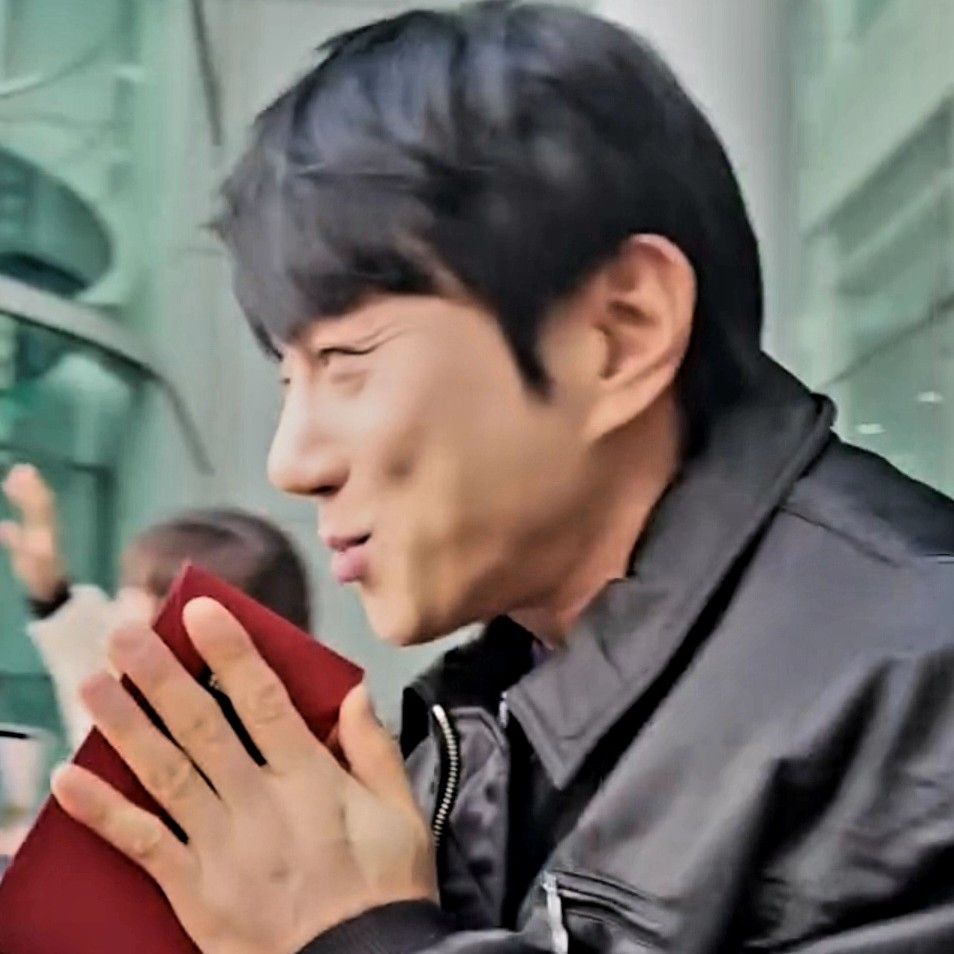 Latest photo of Hwang Chiyeol